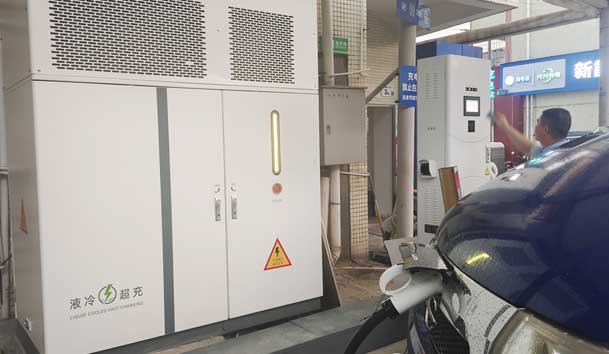 【重卡电动先锋】米乐yy易游300-400kW重卡充电桩：亮点与应用典范(图2)